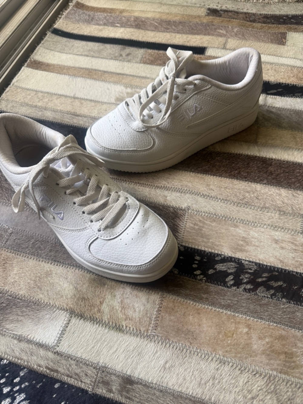 Fila All-White Low-Top Leather Sneakers 9 unisex